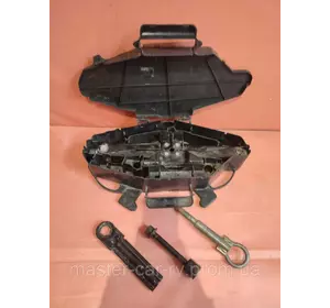 Набір інструментів Домкрат Донкрат Гак буксирувальний  Renault Trafic opel Vivaro Nissan Primastar Рено Трафік Набір інструментів Домкрат Донкрат Гак буксирувальний  Renault Trafic opel Vivaro Nissan Primastar Рено Трафік